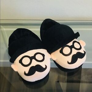 Brand new slippers fits sizes 9-12
